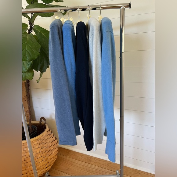 Banana Republic 100% Cashmere Blue V-Neck Sweater | Women’s Medium - Picture 6 of 6